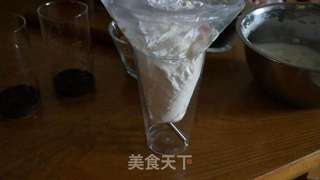 澳门经典甜品——木糠杯的做法步骤:11