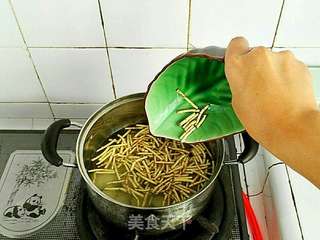 鱼腥草炖秋梨的做法步骤:6