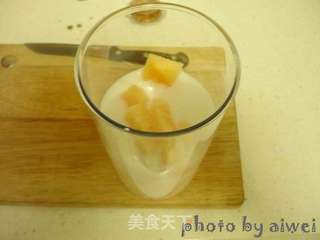蜜瓜椰汁龟苓膏的做法步骤:4