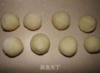 双色黑芝麻冰皮月饼的做法步骤:5