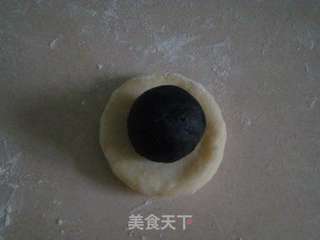 双色黑芝麻冰皮月饼的做法步骤:8