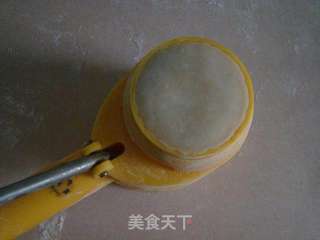 双色黑芝麻冰皮月饼的做法步骤:12