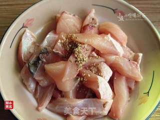 生滚鱼片粥的做法步骤:3