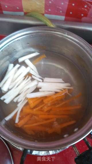 绝不逊色于KFC的黄金鸡肉卷的做法步骤：1