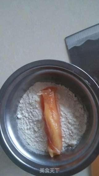绝不逊色于KFC的黄金鸡肉卷的做法步骤:4