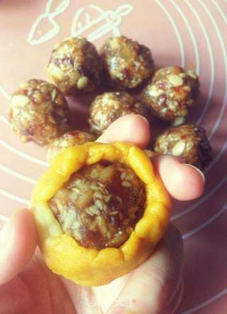 苏式月饼——玉兔抱金月的做法步骤:11
