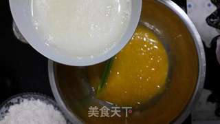 电饭煲版戚风蛋糕的做法步骤:3