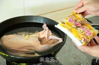 竹笋鸭煲的做法步骤:2