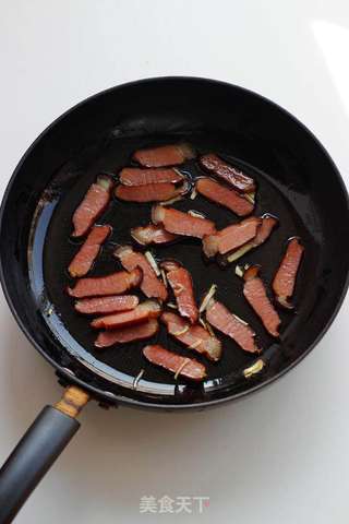 【馕炒腊肉】的做法步骤:4
