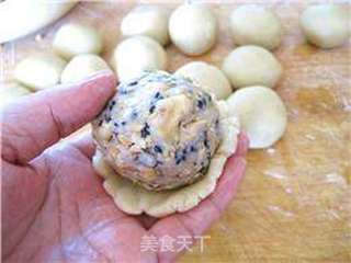 什锦果仁月饼的做法步骤:17