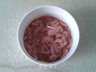 鱼香肉丝的做法步骤:2