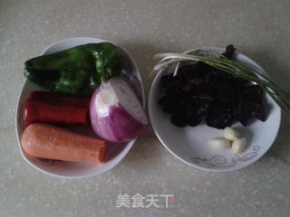 鱼香肉丝的做法步骤:3