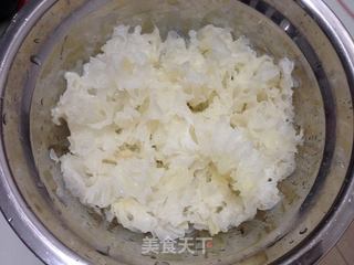 【木瓜百合银耳糖水】的做法步骤:2