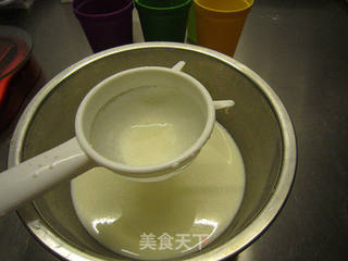 玫瑰花香绿豆沙冰皮月饼的做法步骤:6