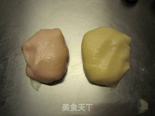 玫瑰花香绿豆沙冰皮月饼的做法步骤:13