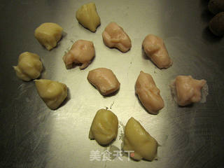 玫瑰花香绿豆沙冰皮月饼的做法步骤:14