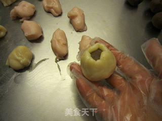 玫瑰花香绿豆沙冰皮月饼的做法步骤:19