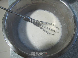 玫瑰花香绿豆沙冰皮月饼的做法步骤:5