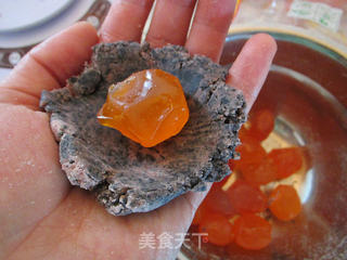 红豆沙黑芝麻蛋黄月饼的做法步骤:9