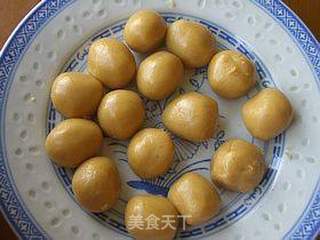 叉烧果仁月饼的做法步骤:12