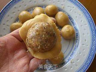 叉烧果仁月饼的做法步骤:13