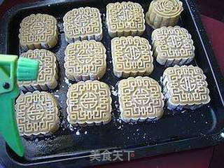 叉烧果仁月饼的做法步骤:15