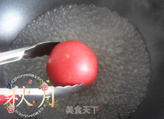 白糖西红柿的做法步骤:2