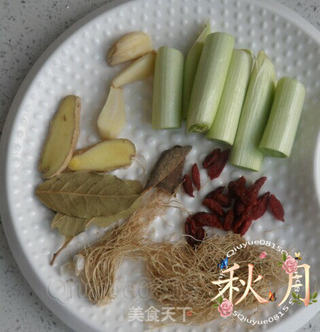 大骨汤的做法步骤:2