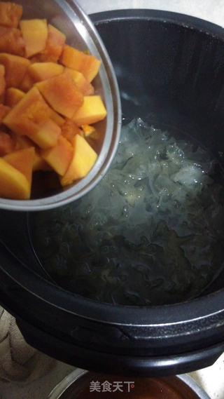 木瓜炖银耳的做法步骤:5