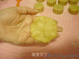 五仁月饼的做法步骤:12