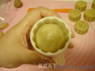 五仁月饼的做法步骤:16