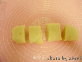 四色枣泥冰皮月饼的做法步骤:13