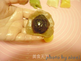 四色枣泥冰皮月饼的做法步骤:17