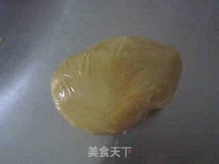 自制莲蓉蛋黄月饼的做法步骤:5