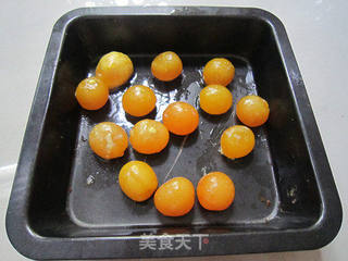 自制莲蓉蛋黄月饼的做法步骤:7