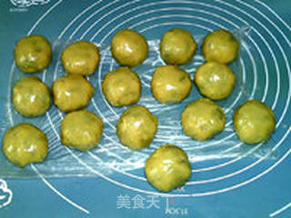 广式冬蓉桂花百果月饼的做法步骤:11