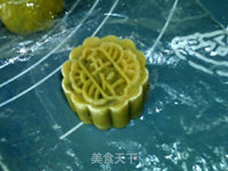 广式冬蓉桂花百果月饼的做法步骤:16