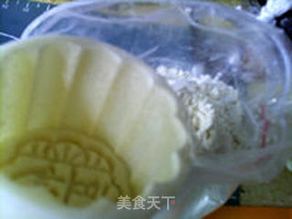 台式蜂蜜绿豆蓉月饼的做法步骤:13