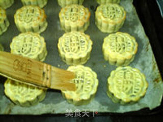 台式蜂蜜绿豆蓉月饼的做法步骤:19