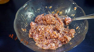 鲜肉月饼---享受那一地的酥脆迷人的做法步骤:5