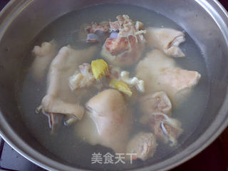 冬菇黄豆猪蹄汤的做法步骤:2