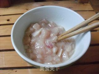 五彩鸡丁的做法步骤:4