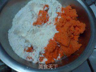 胡萝卜花卷的做法步骤:2