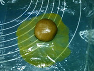 透明皮莲蓉蛋黄月饼的做法步骤:16