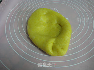 南瓜黑芝麻豆沙冰皮月饼的做法步骤:7
