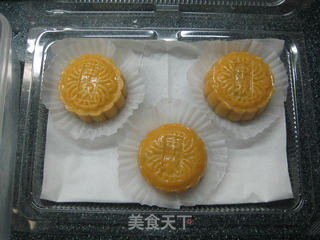 南瓜黑芝麻豆沙冰皮月饼的做法步骤:19