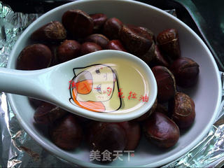 属于秋天的美味小零嘴-----蜜汁烤栗子的做法步骤:2