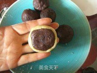 桂花红豆蓉月饼的做法步骤:12