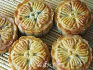 桂花红豆蓉月饼的做法步骤:18