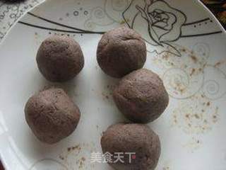 冰皮玫瑰红豆沙月饼的做法步骤:7